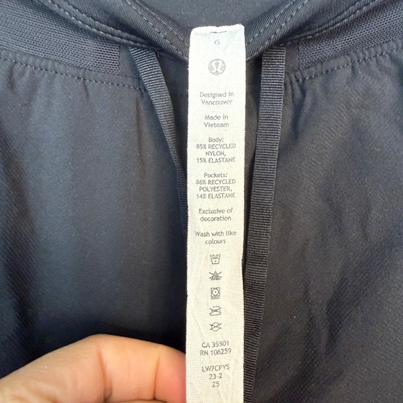 Lululemon women License to Train High-Rise Short 4" black size 6 - Picture 5 of 9